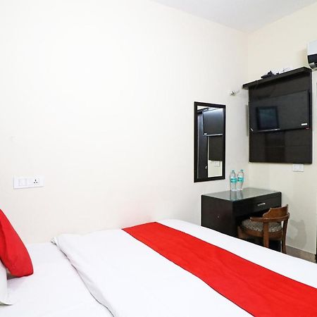 Hotel Westend Holiday Home 5 Mint From Nizamuddin Railway Station New Delhi Exteriör bild