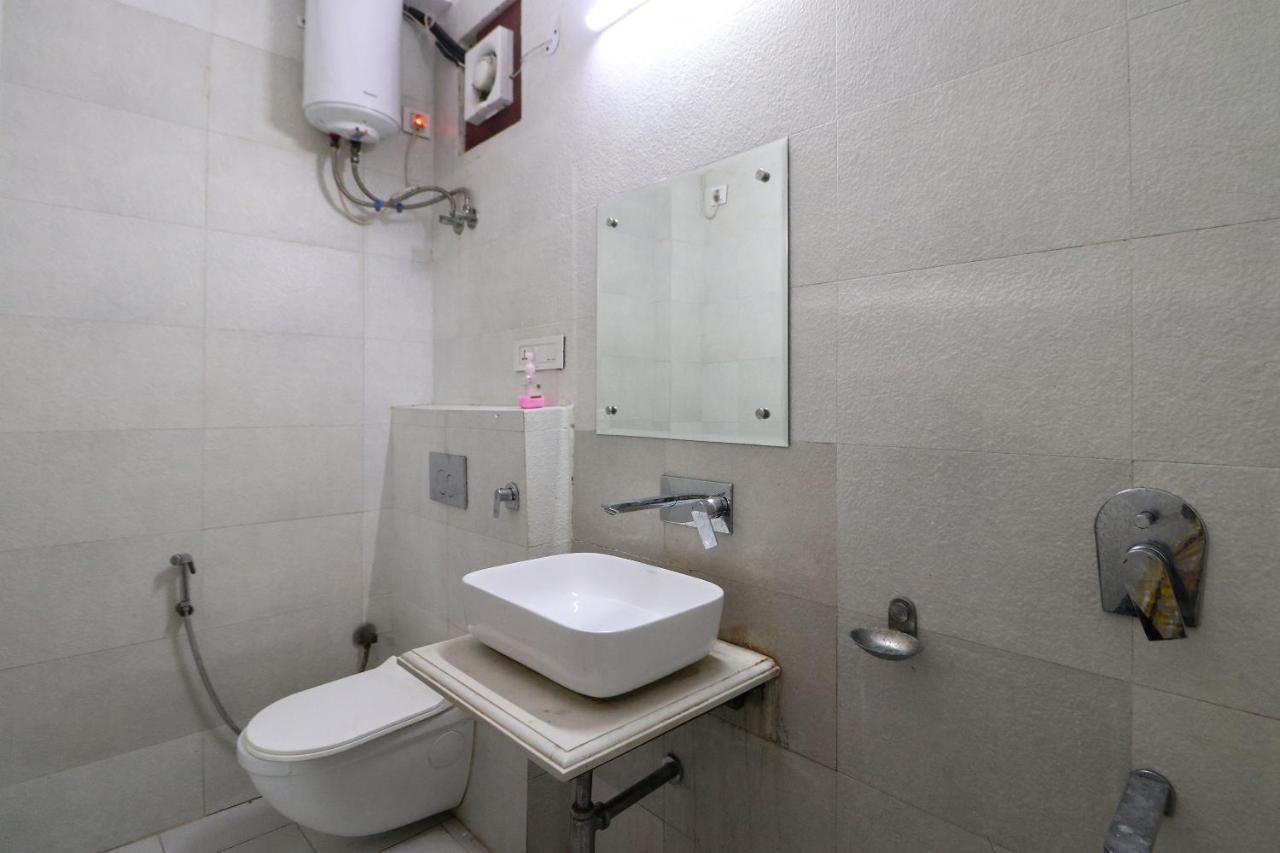 Hotel Westend Holiday Home 5 Mint From Nizamuddin Railway Station New Delhi Exteriör bild