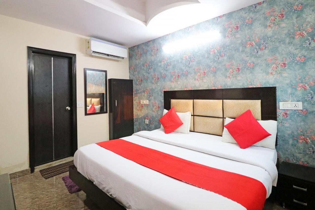 Hotel Westend Holiday Home 5 Mint From Nizamuddin Railway Station New Delhi Exteriör bild